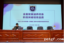 电视屏幕前的人&#xA;&#xA;描述已自动生成